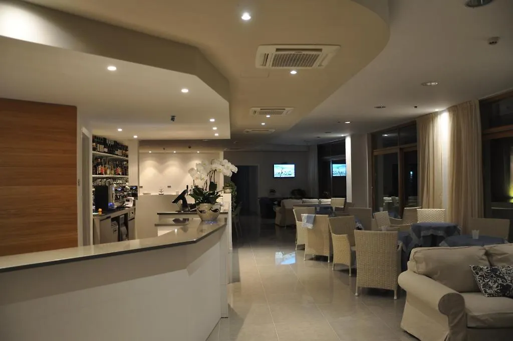 Tullio Hotel 그라베도나 3*,