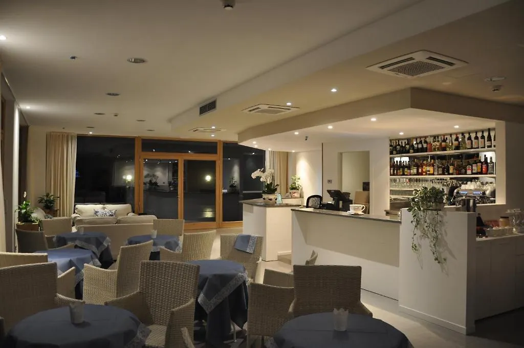 Tullio Hotel 그라베도나